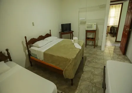 Peaceful place with 5 rooms Swimming pool  equipped kitchen  secured gated Отели рядом с достопримечательностью «Rotonda Florencia de San Carlos. PUNTO DE REFERENCIA.»