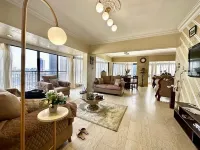 Central beautiful apartment with Nile view /jacuzzi in the center of Cairo Hotels in Oula