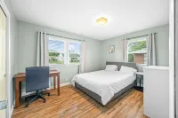 Roadmap Lodging: Bar & Chill, Centrally Located, Fenced Backyard