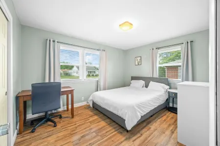 Roadmap Lodging: Bar & Chill, Centrally Located, Fenced Backyard Отели в г. Колумбус