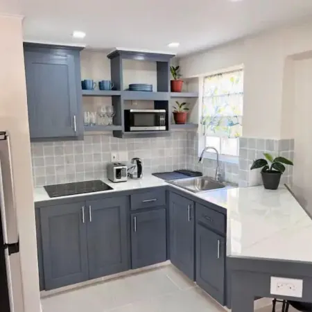 Seavetri Two - Modern apartment near serene beach and town centre