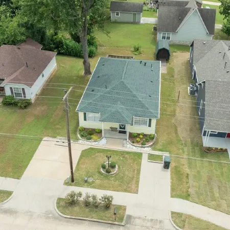 Goldfinch Guesthouse: Charming Family Home Near Lake & Downtown Claremore