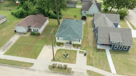 Goldfinch Guesthouse: Charming Family Home Near Lake & Downtown Claremore