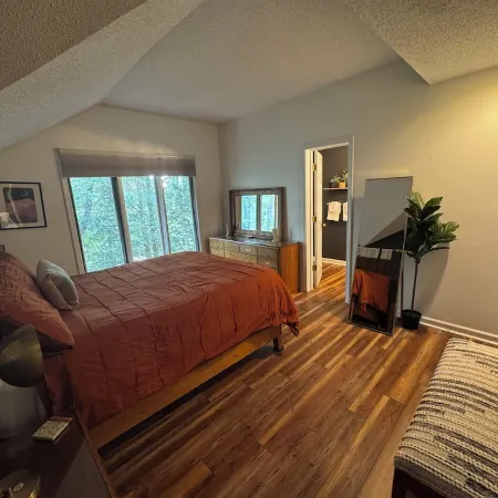 Treetop Mountain Escape - Fireplace, Views & Pool