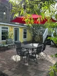 Historic Downtown Sanford Sunshine Cottage with Tree Top Suite!