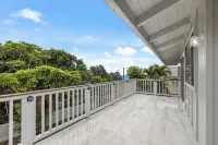 Freshly Remodeled w/ Vaulted Ceilings ,Lanai view 3.5 mi from Airport Live Local Hotels in Kalaoa