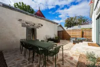 Bunkhouse on High - retreat into your private sanctuary located on High Street