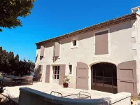 Pretty renovated farmhouse in Saint Rémy de Provence