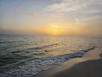 Bonita Beach & Tennis-Completely Remodeled/Fireplace-Steps to Beach & Restaurant Prado at Spring Creek附近的飯店