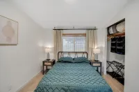 Lakeside King Suite: Luxurious and Cozy with Stunning Golden Hour Views.