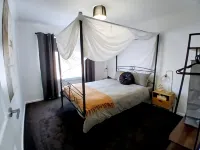 Romantic country getaway nestled amongst the vines of the sunny SA riverland. Hoteles en Barmera