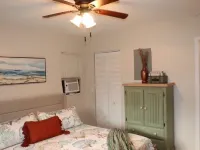 New Listing! King Bed/Ice Machine/Boat Parking Hotels in Steinhatchee