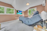 Secluded House by the Creek in charming Cresco