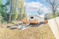 Walk to Downtown Northport/ Porch + Fire Pit