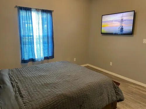 Cozy Getaway w/King Bed near UTRGV