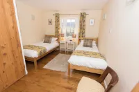 Gorgeous 2 Bed Cottage Near Glenshee. Hot tub, Garden, Child & Pet Friendly