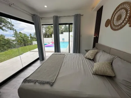 House with swimming Pool in SAMAL Island, davao Отели рядом с достопримечательностью «Island Garden Baptist Tabernacle»