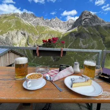 Alpenjuwel Oberstdorf – Mountain Views, Balcony & Sauna, Lift Pass, Dog Friendly