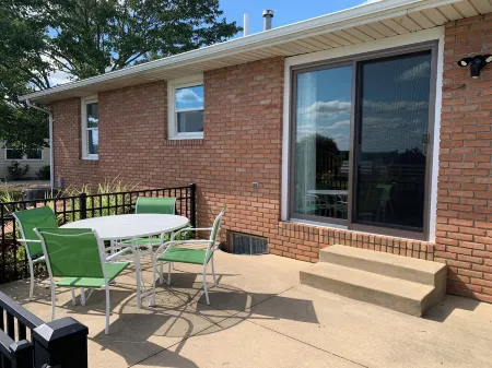 Charming 3-bedroom house with WiFi and AC in the heart of Walnut Creek. Отели в г. Walnut Creek