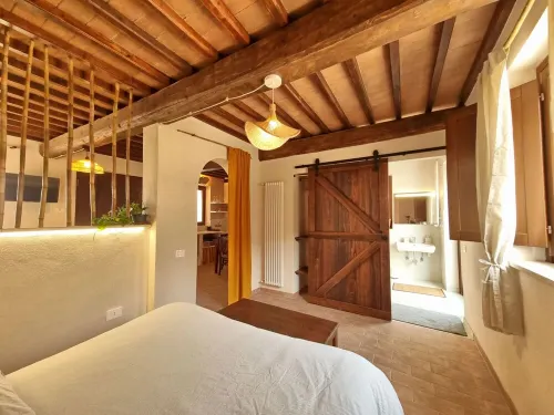 Farmhouse with panoramic views surrounded by forest in the center of Umbria