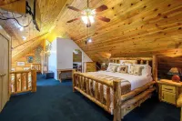 Luxe Log Home+Views+Hot Tub+Fire Pit+Open Air Game Room + Red Rocks