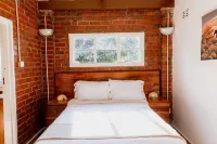 2BR English Cottage with Garden