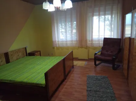 Lisa Panzio, Mali Idos Отели в г. Мали Иджёш