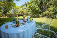 Harare Deluxe Homes- Grey-SuiteSelf contained studio with workspace and wifi Hotels in 