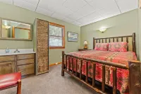 Private indoor pool & hot tub, 10 minutes to Gore, 25 minutes to Lake George