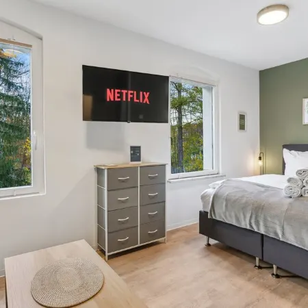 Vorstadtoase für 3 - Badewanne, Queensize-Bett, Netflix, Parken, Nähe BER