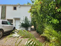 Tranquil and Spacious Townhouse-7 minutes to the beach Hotel a