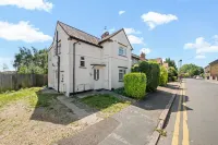 Luxury Watford 2 Bed House FREE Parking