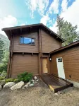 Tranquil 3-bedroom Cabin on Carson River in Markleeville