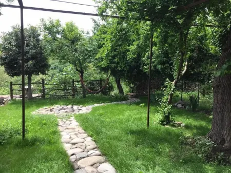 Welcome to our cozy house with a breathtaking view of the mountains. Отели рядом с достопримечательностью «Монастырь Бодбе»