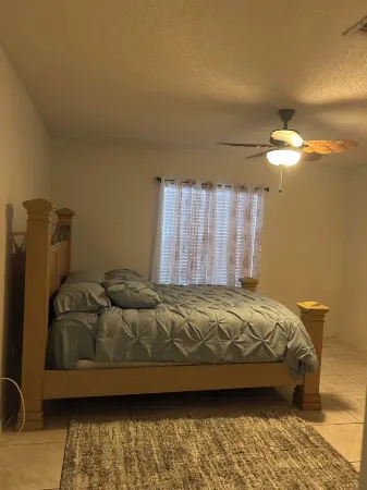 Soothing townhome with AC in vibrant Miami Gardens