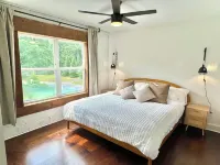 Historic General Store Stay- Balcony, games-Minutes to Blue Ridge & McCaysville!