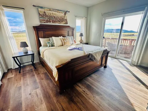 Spacious Mountain View Off-Grid Home Near Grand Canyon and Flagstaff. Các khách sạn ở Coconino County