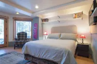 Walk to Lake Tahoe - Pet Friendly - 10Min to Skiing