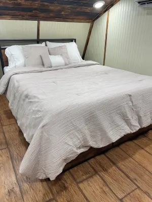 Charming barn with 1 bedroom and AC, WiFi in beautiful Brookhaven Hotels in Brookhaven