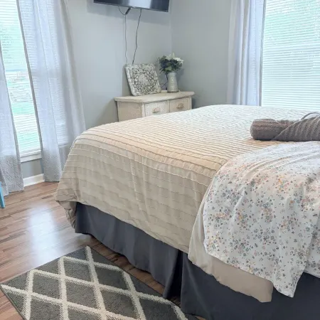 Charming 3-bedroom house near downtown Marshfield