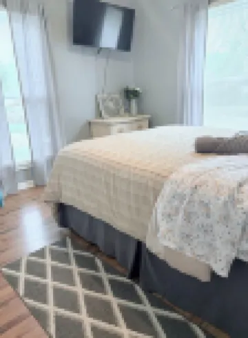 Charming 3-bedroom house near downtown Marshfield