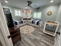 Canal Front Bay View minutes from Beach, 3-bedroom house in tranquil SGI FL