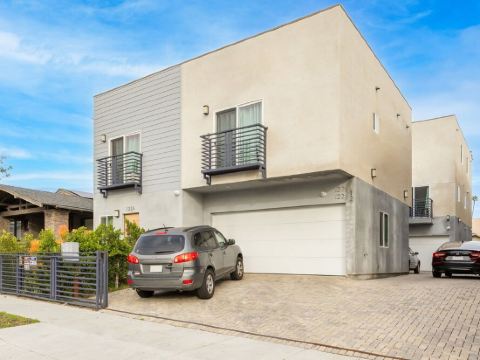 Hollywood Haven with Hollywood Sign View