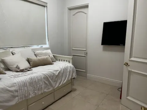 BH Flats European Mansion Отели рядом с достопримечательностью «Родео Драйв»