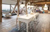 Beautiful Loft Apartment with Hot Tub and Sauna