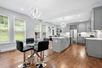 Luxury 5BR Home • Built 2022 • Near Buckhead & Midtown Hotels in North Druid Hills