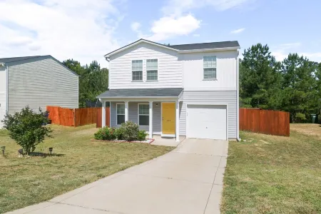 Charming 3bedroom house Fayetteville with WiFi, AC. and more. Start your getaway Отели в г. Камберленд