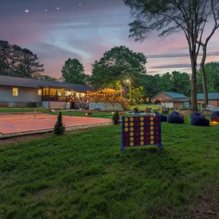 Near AtL, Pickleball, Golf, Pool, Karaoke, Tikibar, 1.25 Acre Private Retreat