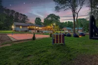 Near AtL, Pickleball, Golf, Pool, Karaoke, Tikibar, 1.25 Acre Private Retreat