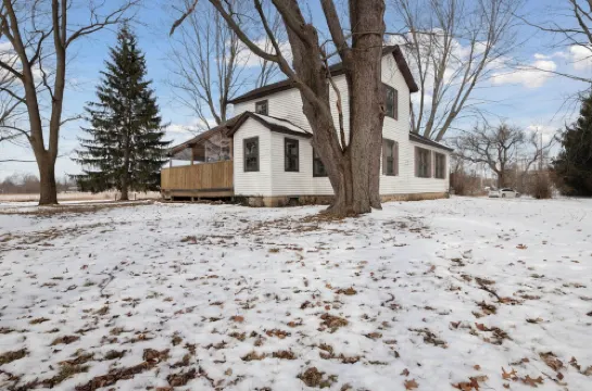 Cozy 2.5 Acres Farmhouse in Battle Creek whit hot tub
